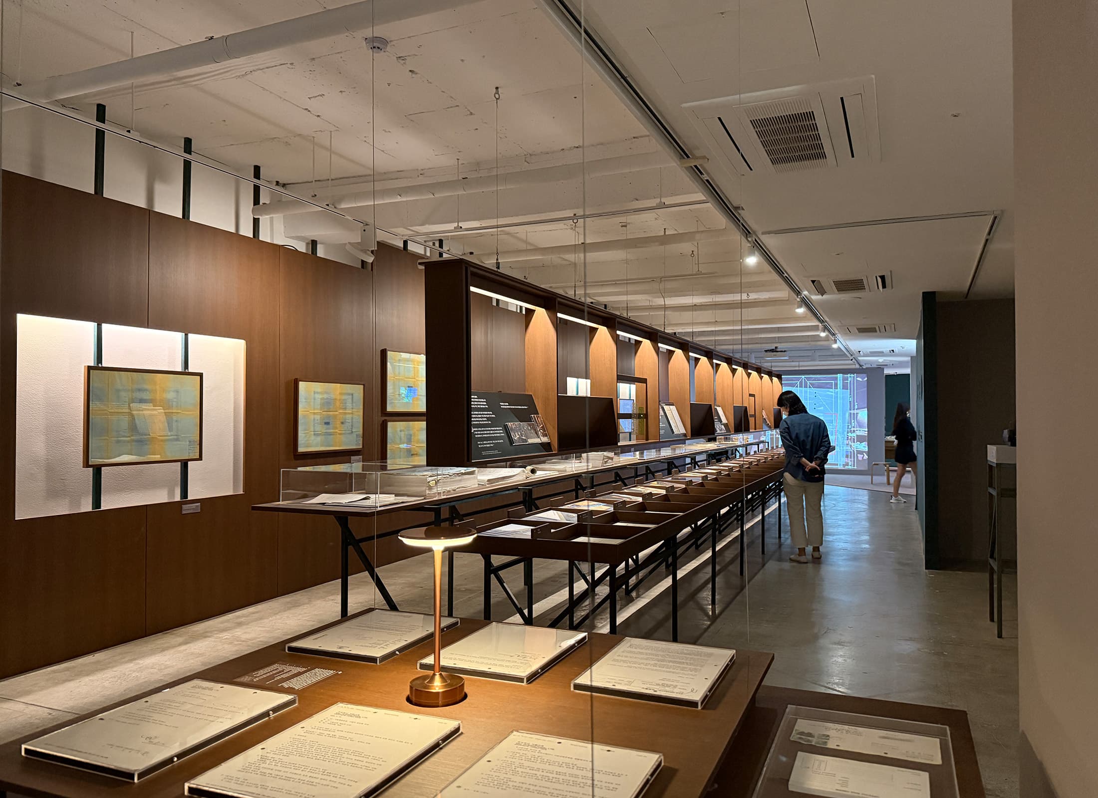 〈힐튼 서울 자서전〉 - 이미지 2